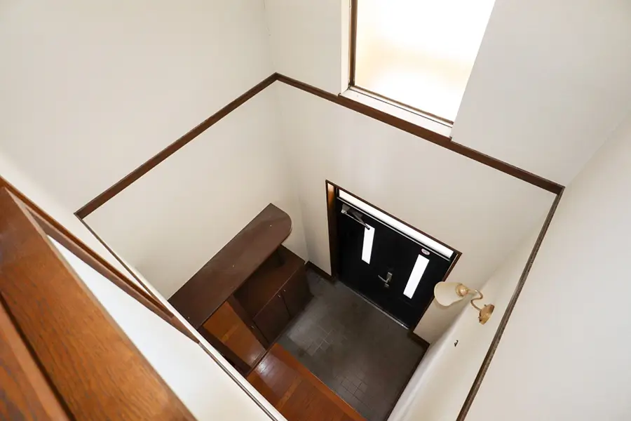 三重県名張市桔梗が丘西6番町の中古一戸建ての玄関