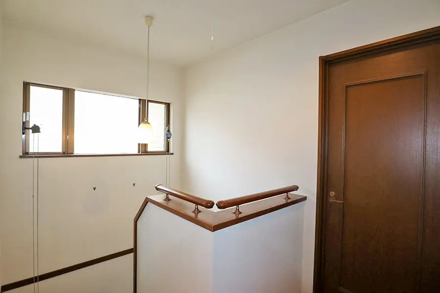 三重県名張市桔梗が丘西6番町の中古一戸建てのホール