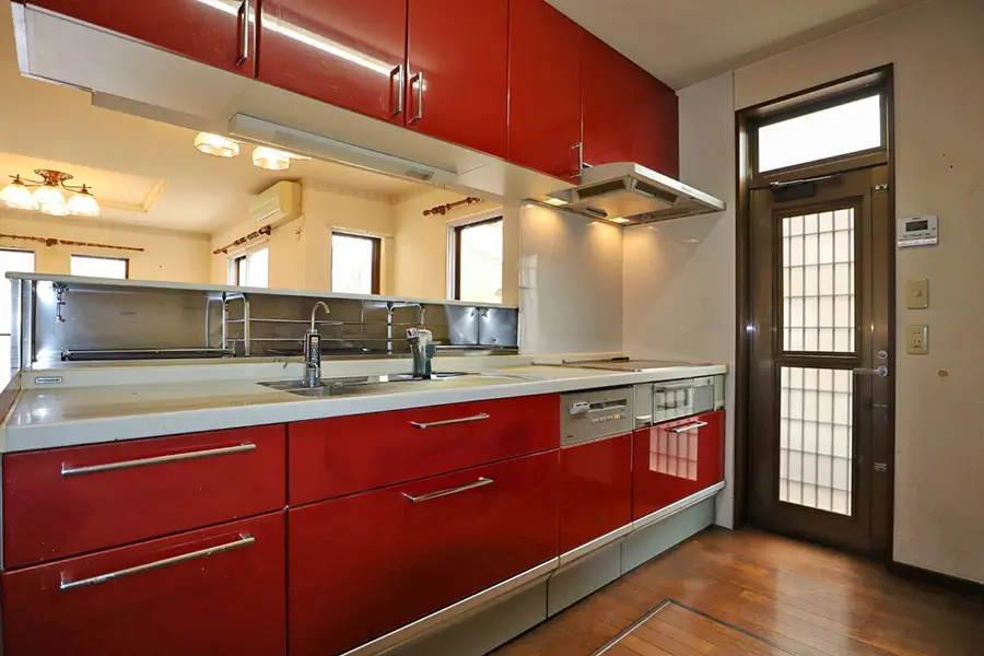 三重県名張市桔梗が丘西6番町の中古一戸建てのキッチン