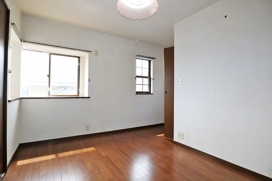 三重県名張市桔梗が丘西6番町の中古一戸建ての洋室