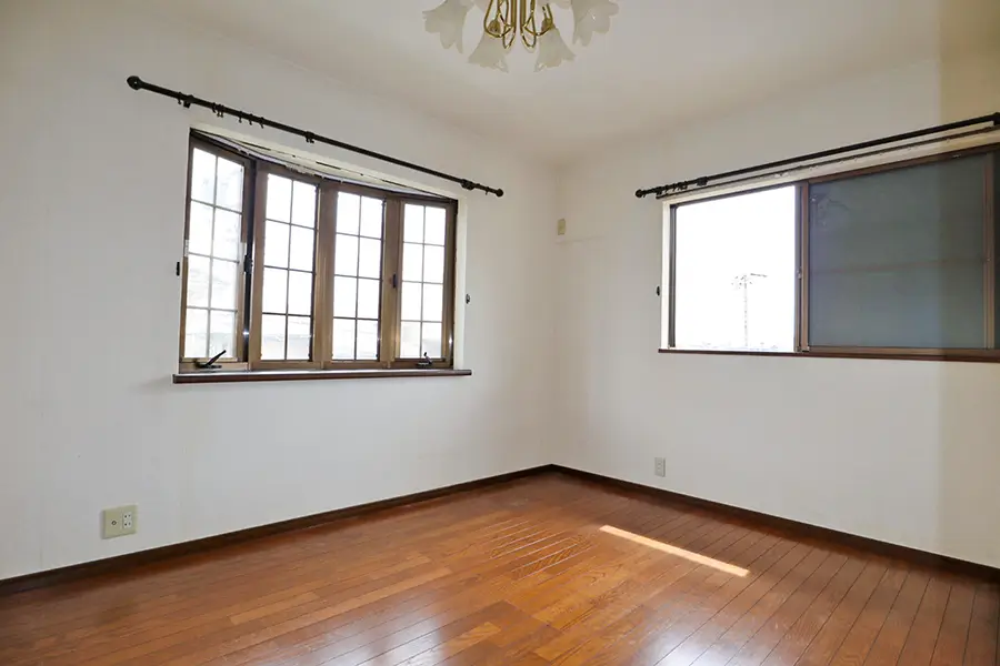 三重県名張市桔梗が丘西6番町の中古一戸建ての洋室