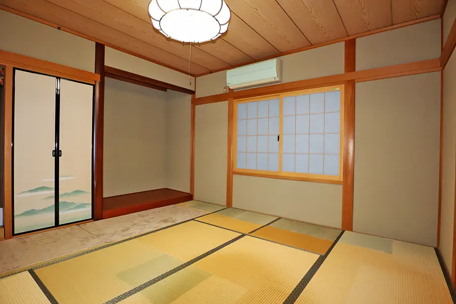 三重県名張市桔梗が丘西6番町の中古一戸建ての洋室