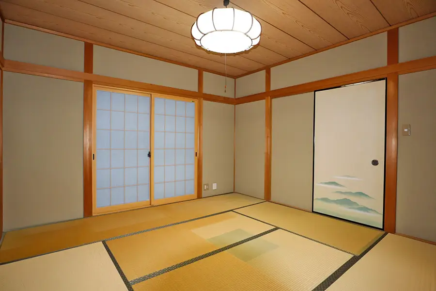 三重県名張市桔梗が丘西6番町の中古一戸建ての洋室