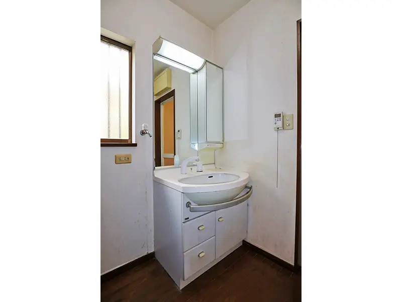 三重県名張市桔梗が丘西6番町の中古一戸建ての水回り