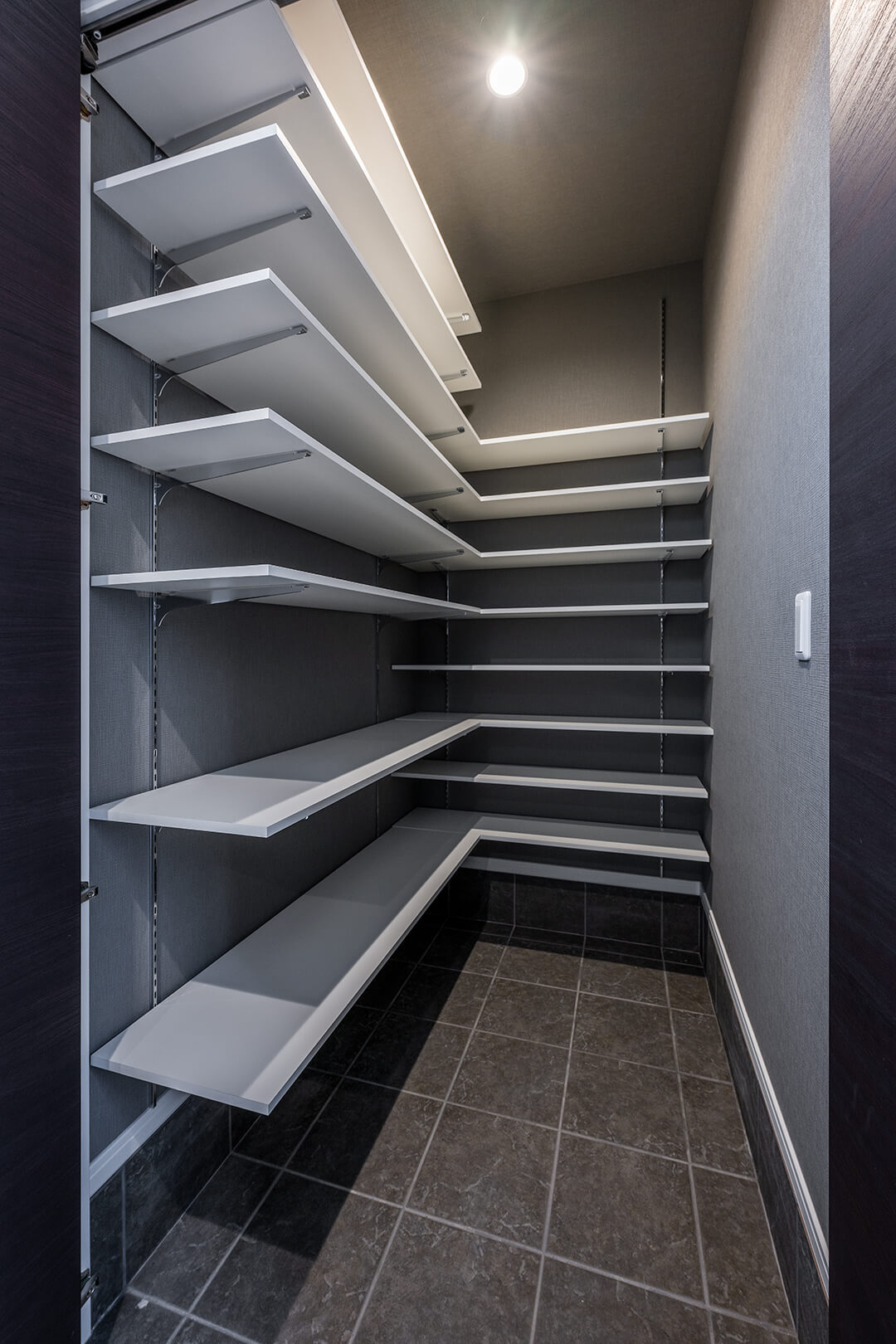 注文住宅のエントランスにあるシューズクローゼット